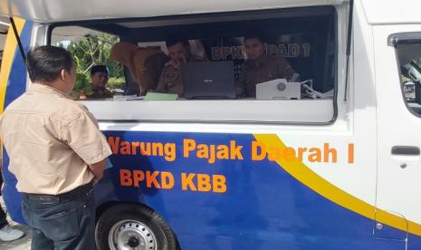 Kabupaten Bandung Barat menyediakan layanan antar jemput bola kepada wajib pajak.