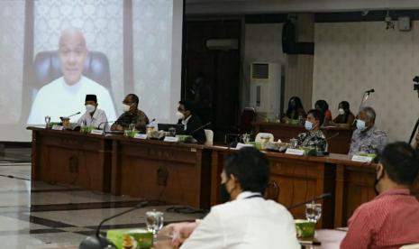 Kabupaten/ kota di Provinsi Jawa Tengah diminta mempertajam program mereka  untuk medukung upaya pengentasan kemiskinan di daerahnya masing- masing. Pasalnya, pengentasan kemiskinan masih menjadi ‘pekerjaan rumah’ yang harus diselesaikan di Jawa Tengah.