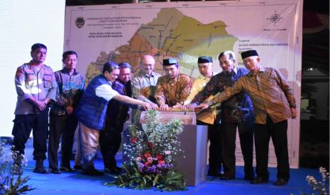 Kabupaten Madiun sukses dalam menggunakan skema Kerja Sama Pemerintah dan Badan Usaha (KPBU) untuk pengadaan APJ. 