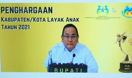 Kabupaten Musi Banyuasin, dibawah kepemimpinan Bupati Dr H Dodi Reza Alex Noerdin Lic Econ MBA menyandang gelar Kabupaten Layak Anak (KLA) Tahun 2021 Tingkat Nindya. Penghargaan ini diterima Bupati Muba secara virtual di Guest House Griya Bumi Serasan Sekate, Kamis (29/7). 