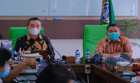 Kabupaten Musi Banyuasin menjadi salah satu daerah yang menjadi Pilot Project Pelepasan Kawasan Hutan untuk Tanah Objek Reforma Agraria (Tora) dan Redistribusi tanah yang diinisiasi Kementerian Agraria dan Tata Ruang/Badan Pertanahan Nasional.  Hal inilah yang mendasari Plt Bupati Muba Beni Hernedi SIP melakukan audiensi ke Dirjen Penataan Agraria Kementerian ATR / BPN Republik Indonesia Dr. Andi Tenrisau SH M Hum yang dalam kesempatan itu diwakili Direktur Land Reform Sudaryanto, di Kantor Kementerian ATR/BPN RI Jakarta, Jumat (14/1/2022).