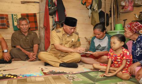 Kabupaten Musi Banyuasin (Muba) akan meluncurkan bantuan sosial tunai untuk masyarakat miskin extrem. Program ini dinamai Bantuan Tunai Untuk Masyrakat Miskin atau 'Bantu Umak' Besarannya mencapai masing masing Rp 325.000 per jiwa. 