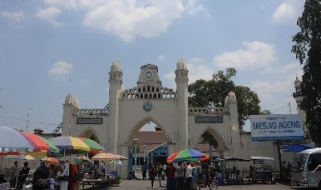 Memakmurkan masjid (ilustrasi).