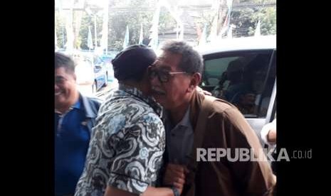 Kader Partai Demokrat Deddy Mizwar memberikan klarifikasi pada Ketua DPD Partai Demokrat Jabar Irfan Suryanegara, Kamis (30/8). Demokrat memastikan Deddy Mizwar masih menjadi Ketua MPD Demokrat Jabar dan hanya ditawari menjadi Jubir Capres Jokowi-Ma'ruf Amin.