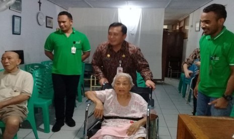 Kadin DKI menggelar Bakti Sosial dan kunjungan serentak ke Panti Werdha/Panti Jompo di 5 (Lima) Wilayah DKI Jakarta pada 12 Desember 2019.