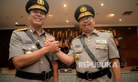 Kapolda Papua (Baru) Irjen Pol Boy Rafli Amar (kiri) 