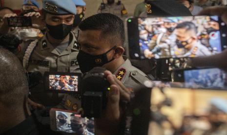 Kadiv Propam nonaktif Irjen Pol Ferdy Sambo (tengah). Kuasa hukum meminta istri Irjen Polisi Ferdy Sambo, PC tidak diperiksa berulang kali.