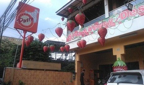 Kafe Strawbery di Margonda, Depok