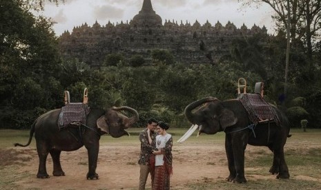 Kahiyang Ayu dan Bobby Nasution dalam jepretan foto prapernikahan oleh All Seasons Photo.