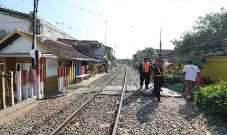 KAI Daop 8 Surabaya menutup tiga perlintasan sebidang di Kotalama, Kota Malang pada Kamis (27/7/2023).