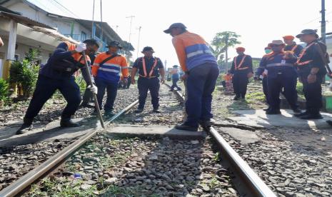  KAI Daop 8 Surabaya menutup tiga perlintasan sebidang di Kelurahan Malang Kotalama, Kota Malang pada Kamis (27/7/2023)