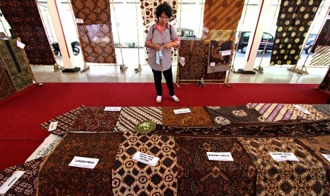 Kain batik.