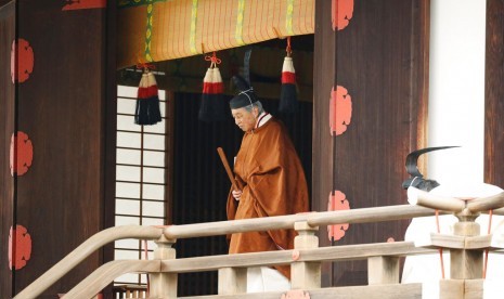 Kaisar Jepang Akihito setelah menyelesaikan ritual turun takhta setelah tiga dekade berkuasa di Istana Kekaisaran di Tokyo, Selasa (30/4).