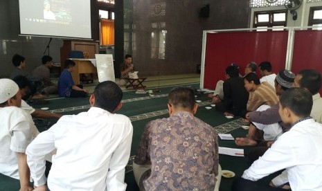 Kajian bisnis di Masjid Alumni IPB Bogor dengan nara sumber Supardi Lee, Selasa (14/3/2017).