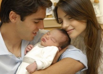 Kaka dan Caroline Celico bersama Luca saat masih bayi.