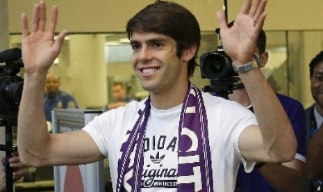 Kaka saat menyapa pendukung Orlando City.