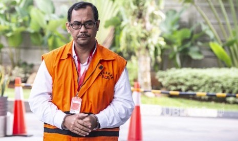 Kakanwil Kemenag Jawa Timur nonaktif Haris Hasanuddin bersiap menjalani pemeriksaan di gedung KPK, Jakarta, Kamis (4/4/2019). 