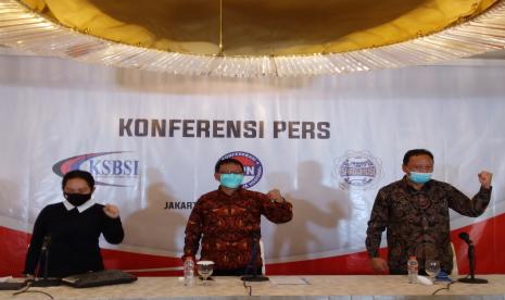 Kalangan Buruh Tanggapi Kasus BP Jamsostek. Foto: Konferensi pers dari kalangan serikat buruh soal kasus BP Jamsostek