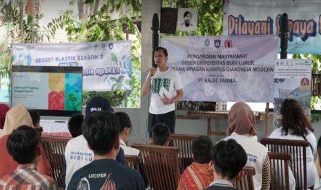 Kalbe Farma berkolaborasi dengan Universitas Budi Luhur (UBL), dan Institut Transportasi dan Logistik (ITL) Trisakti dalam hal pengolahan sampah plastik.