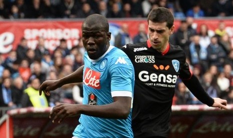  Bek Napoli Kalidou Koulibaly (kiri)