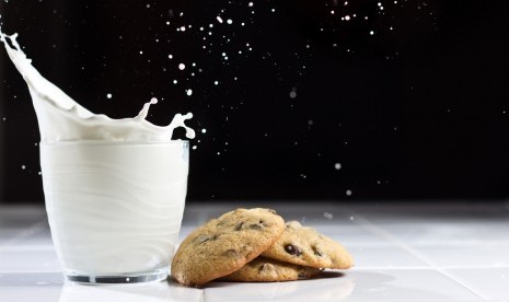 Kalsium menjadi salah satu alasan anak butuh minum susu.