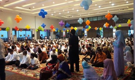 Kamar Dagang dan Industri (Kadin) DK Jakarta bersama Ustaz Erick Yusuf mengadakan acara buka bersama dengan 1.000 anak yatim piatu dan dhuafa di Putri Duyung Cottage, Ancol Jakarta Utara