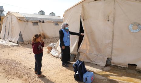 Kamp pengungsi di Idlib, Suriah. Seorang bayi berusia satu tahun meninggal di sebuah kamp pengungsian di Kota Idlib, barat laut Suriah, akibat cuaca panas ekstrem