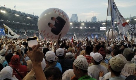 Kampanye Akbar. Massa Kampanye Akbar Prabowo Sandi memadati Stadion Gelora Bung Karno, Jakarta, Ahad (7/4).