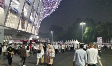 Kampanye Akbar. Massa kampanye akbar Prabowo Sandi mulai memadati Stadion Gelora Bung Karno sejak pukul 03.00 WIB, Ahad (7/4).