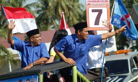   Kampanye pilkada calon Wali Kota dan Wakil Wali Kota Pariaman, Is Primananda dan Ibnu Hajar di Pariaman, Sumbar, Kamis (15/8). 