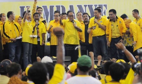  Kampanye terbuka Partai Golkar di Gedung Olah Raga (GOR) Ciracas, Jakarta, Selasa (18/3).  (Republika/Aditya Pradana Putra)