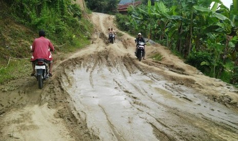  Kampung Cigondok Desa Gunung Batu Kabupaten Sukabumi, Jawa Barat, 