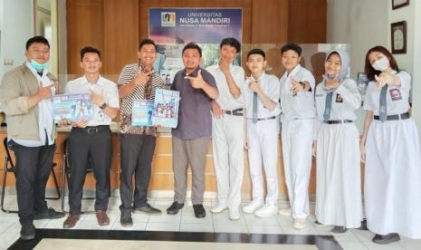 Kampus Digital Bisnis Universitas Nusa Mandiri (UNM) bantu siswa SMK Bakti Idhata dengan menjembatani magang di perusahaan startup Mandiri Digital Universe (MDU) atau NextOne. SMK Bakti Idhata bangga mengumumkan penerimaan siswa PKL yang difasilitasi Kampus Digital Bisnis UNM kampus Damai dalam program PKL di startup MDU.