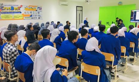 Kampus Digital Bisnis Universitas Nusa Mandiri (UNM) bekerja sama dengan perusahaan startup Mandiri Digital Universe (MDU) atau Nextone.