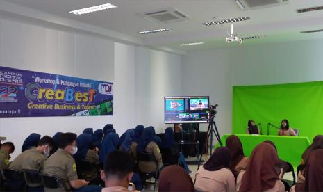 Kampus Digital Bisnis Universitas Nusa Mandiri (UNM) gandeng perusahaan startup Mandiri Digital Universe (MDU) atau NextOne sukses menyelenggarakan CreaBesT (Creative Bussiness & Talent) season 3, bertajuk How to be a Successful Content Creator.