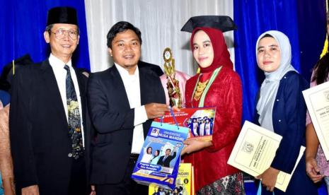 Kampus Digital Bisnis Universitas Nusa Mandiri (UNM) kampus Damai, Jakarta Selatan, kembali memberikan dukungan pelaksanaan wisuda angkatan ke-56 SMKN 8 Jakarta.