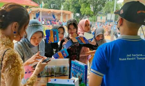 Kampus Digital Bisnis Universitas Nusa Mandiri (UNM) turut hadir di acara pelepasan siswa SMKN 47 dengan membuka booth.