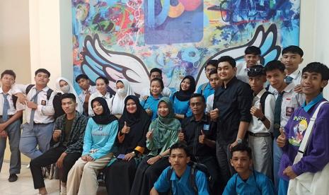 Kampus Digital Kreatif Universitas BSI (Bina Sarana Informatika) kampus Pontianak bekerja sama dengan perusahaan startup, Digital Creative Center (DCC) atau Lab AlfaOne, sukses menggelar kegiatan BSI Digination dengan tema Opportunities In Creative Industry. Kegiatan ini dilaksanakan di aula Universitas BSI kampus Pontianak dengan menghadirkan SMK Bina Utama Pontianak, pada Kamis (16/2/2023) silam. 