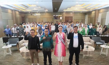 Kampus Digital Kreatif, Universitas BSI (Bina Sarana Informatika) kampus Cikarang sukses menggelar Seminar Pemuda Digital dengan mengusung tema Membangun Sistem Pembelajaran Cerdas dengan Teknologi Artificial Intelligence. Seminar ini dilaksanakan di Sunerra Antero Hotel, Jababeka, pada Senin, (30/10).