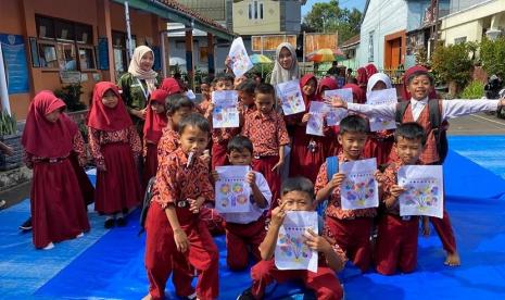 Kampus Mengajar merupakan bagian dari kegiatan pembelajaran dan pengajaran pada satuan pendidikan dasar dari program Merdeka Belajar Kampus Merdeka (MBKM). Tujuannya untuk memberikan kesempatan kepada mahasiswa untuk belajar dan mengembangkan diri melalui aktivitas di luar kelas.