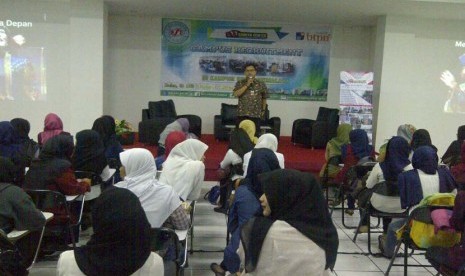 Kampus Rekrutmen AMIK BSI Tasikmalaya dengan PT Bank BTPN Syariah di  Tasikmalaya, Jawa Barat, Rabu (1/6).