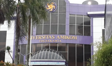 Kampus Universitas Amikom Yogyakarta.