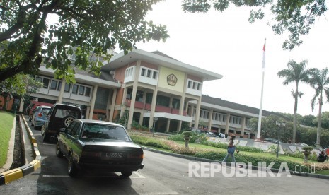 Kampus Unpad, Kota Bandung. Sebanyak 70 orang pegawai klinik kesehatan Universitas Padjajaran (Unpad) dinyatakan negatif covid-19 usai dilakukan tes swab atau uji usap yang dilaksanakan pada Selasa (14/7) lalu.