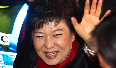 Kandidat dari kubu konservatif Park Geun Hye (60) berhasil mengungguli saingannya Moon Jae In dari kubu liberal pada Pemilu yang berlangsung pada Rabu (19/12).