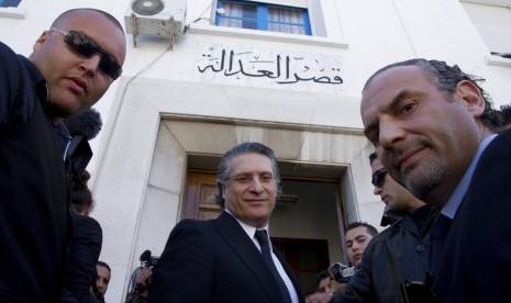 Kandidat presiden Tunisia 2019 Nabil Karoui (tengah). Foto diambil pada 2012.