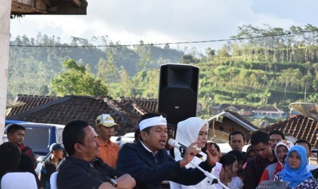 Kandidat Wakil Gubernur Jabar Dedi Mulyadi di Garut, Kamis (29/3) mengungkapkan bahwa masyarakatnya  juga ramah. Nanti bisa membagikan ilmu pertaniannya kepada para wisatawan yang datang ke sini. Nanti, wisatawan belajar tani padi, menanam jagung, kedelai dan sayuran,