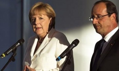 Kanselir Jerman, Angela Merkel (kiri) dan Presiden Prancis, Francois Hollande