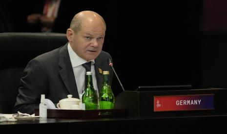  Kanselir Jerman Olaf Scholz berbicara dalam KTT para pemimpin G20 di Nusa Dua, Bali, Indonesia, Selasa, 15 November 2022. 