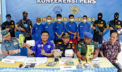 Kantor Bea Cukai Tarakan dan Badan Narkotika Nasional Provinsi (BNNP) Kalimantan Utara melakukan penggagalan penyelundupan narkotika jenis Methamphetamine.