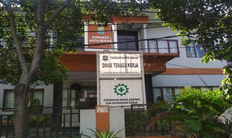 Kantor Dinas Tenaga Kerja (Disnaker) Kota Bekasi.